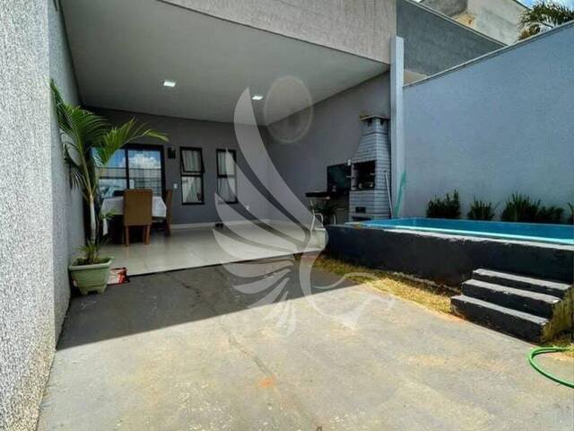 #175 - Casa para Venda em Senador Canedo - GO